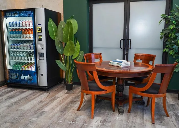 Modern And Bright 2br On Michigan Ave With Optional Parking And Gym Access Near Soldier Field & Grant Park *