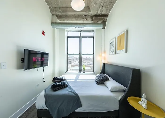 Modern And Bright 2br On Michigan Ave With Optional Parking And Gym Access Near Soldier Field & Grant Park Chicago